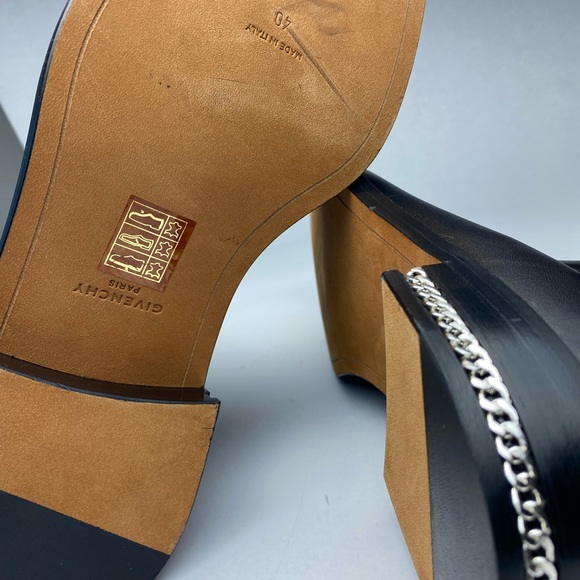 Givenchy Chain Trim Chelsea Boots - Picture 11 of 13